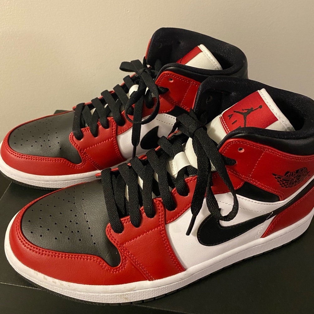 Air Jordan 1 Mid - black/gym red